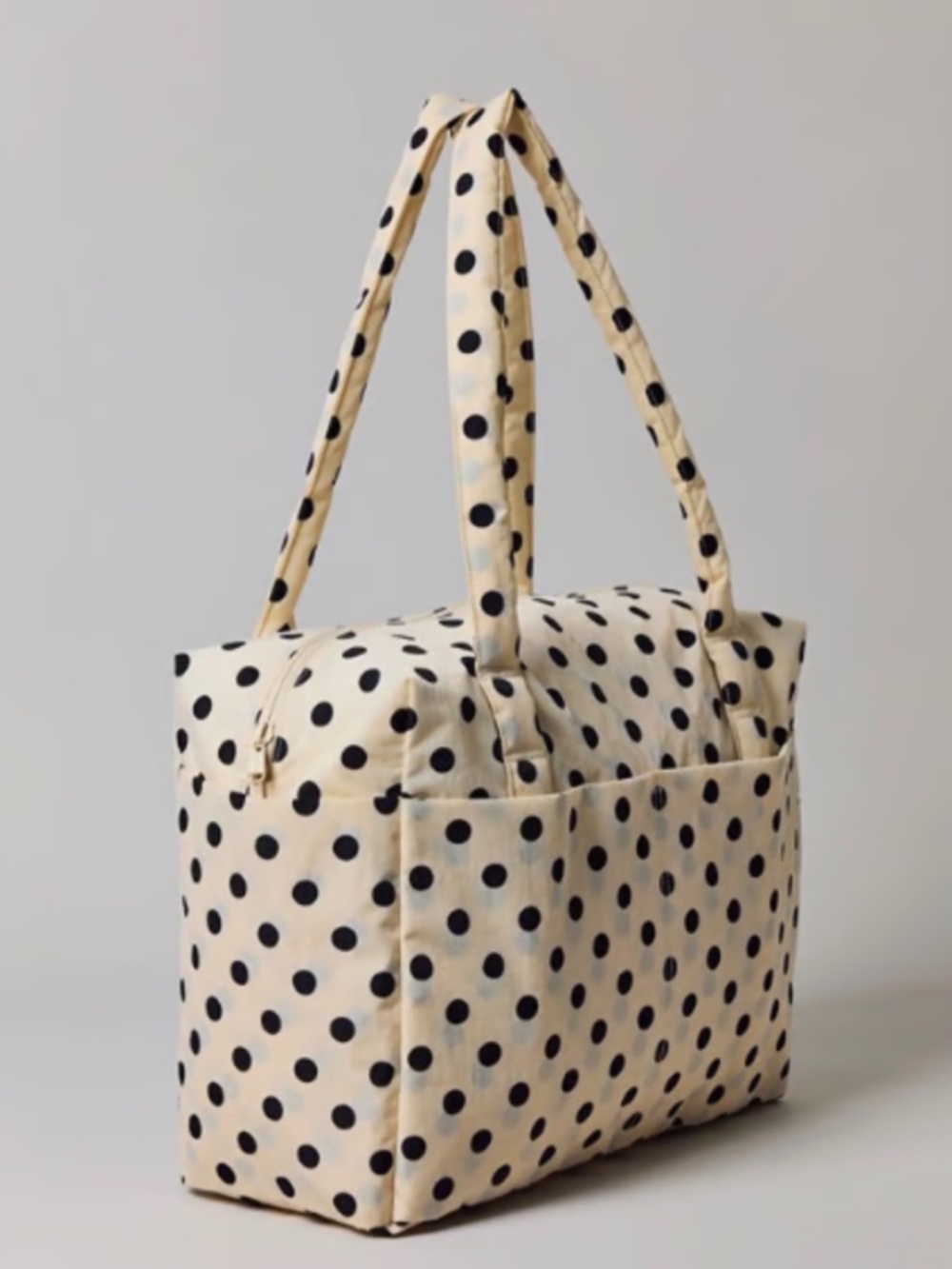 BAGGU Small Cloud Carry-On Bag - Cream + Black Polka Dot - UO Exclusive - Picture 3 of 6